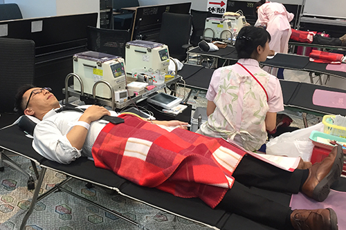 社内での献血の風景